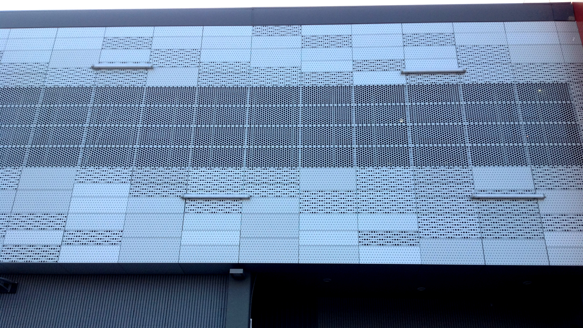anodizzazione-bicolore-nece-facciata-pannelli-alluminio
