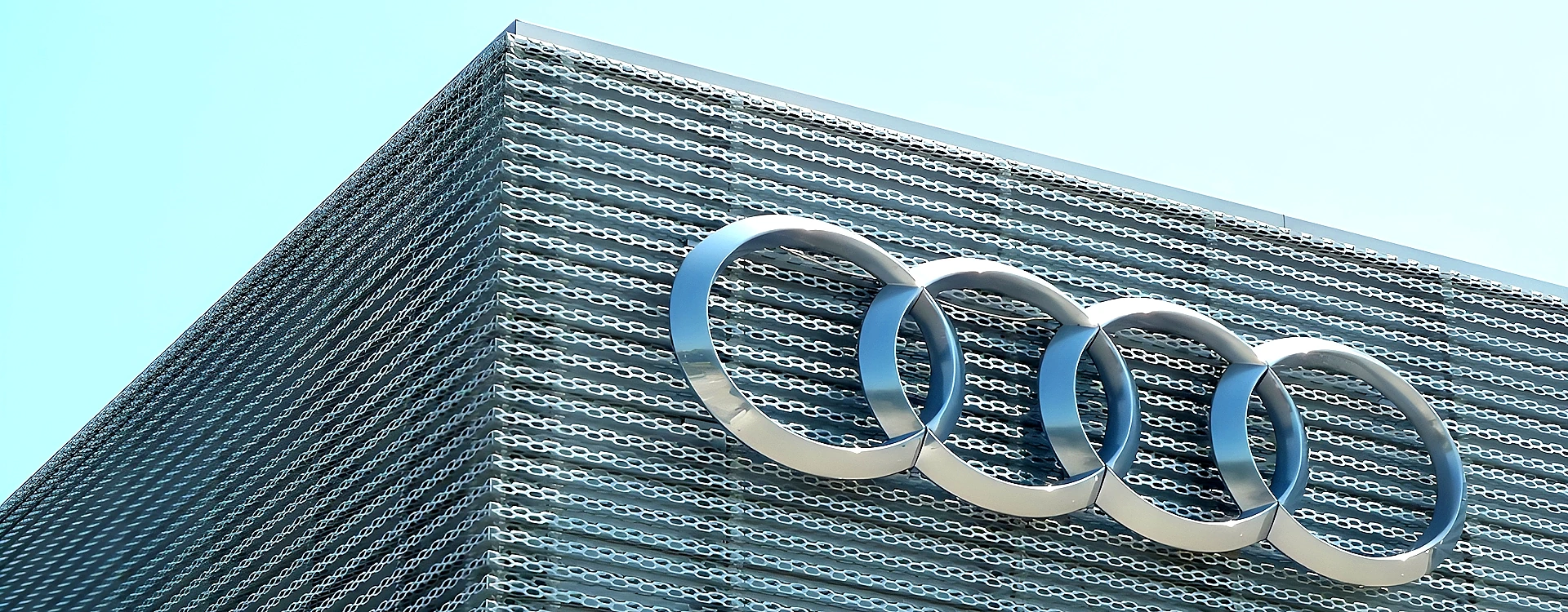 facciate-ventilate-nido-ape-alluminio-anodizzato-argento-nece-4