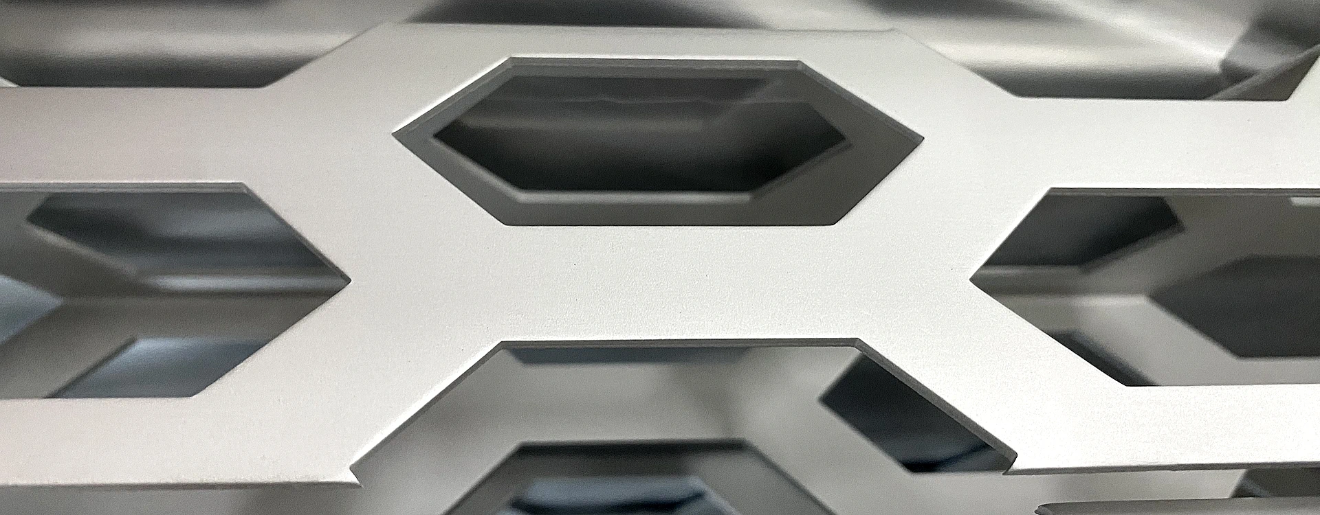 facciate-ventilate-nido-ape-alluminio-anodizzato-argento-nece-7