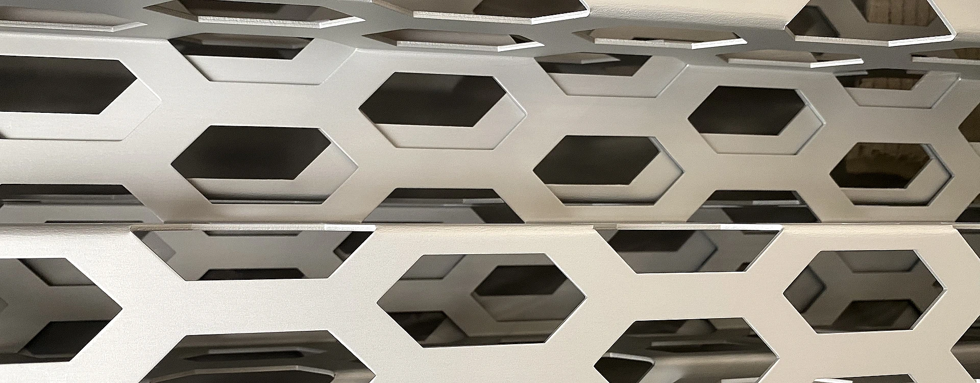 facciate-ventilate-nido-ape-alluminio-anodizzato-argento-nece-8